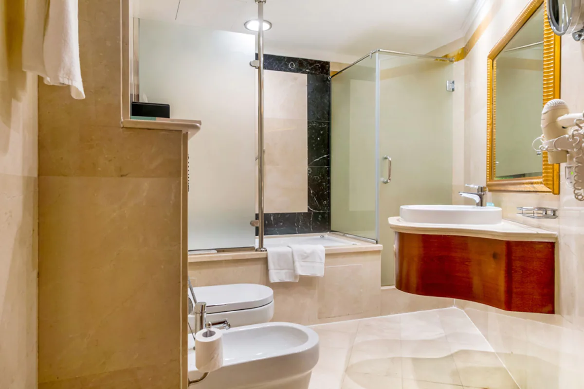 حمام و سرویس بهداشتی هتل هالیدی این بر دبی